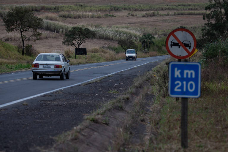 Movimento na rodovia SP 304, no km 210, onde sera construida uma praca de pedagio entre Jau e Piracicaba